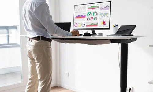 Comment choisir un bureau assis debout efficace 
