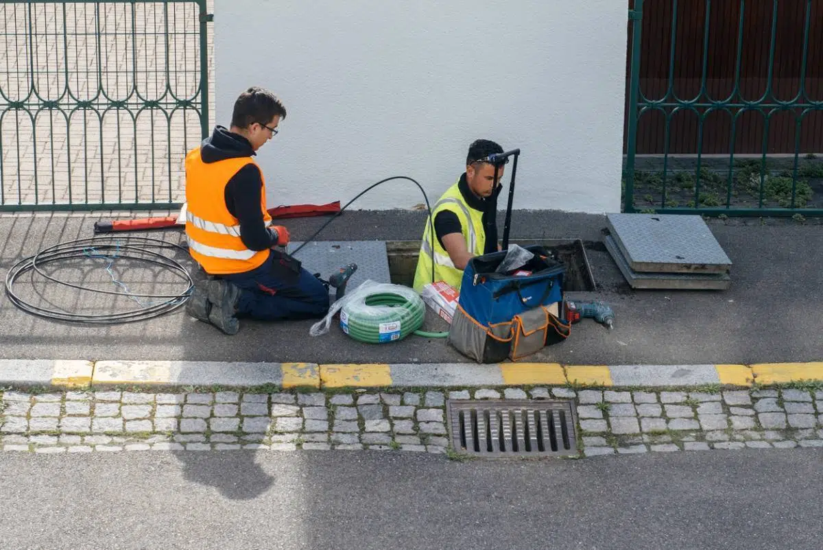 Quelle est la différence entre la fibre optique noire et la fibre opérateur ?