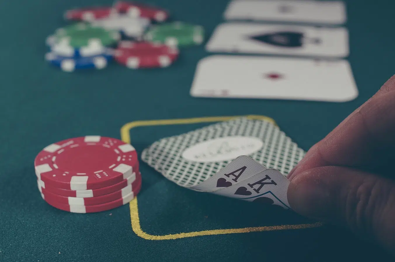 Comment expliquer la hausse de popularité incroyable du poker ?