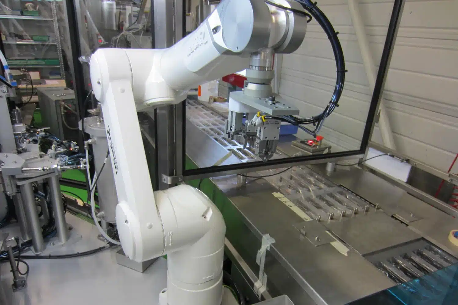 Les usines font de plus en plus appel à la robotique